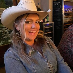 Meet your posher: Emily